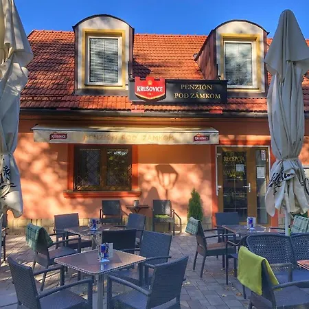 Pod Zámkom Casa de hóspedes 2*