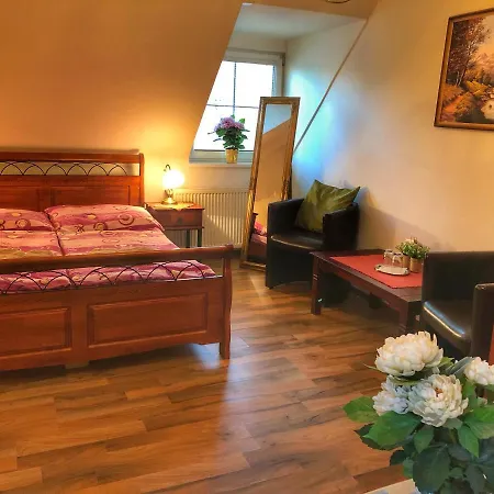 Pod Zámkom Casa de hóspedes 2*